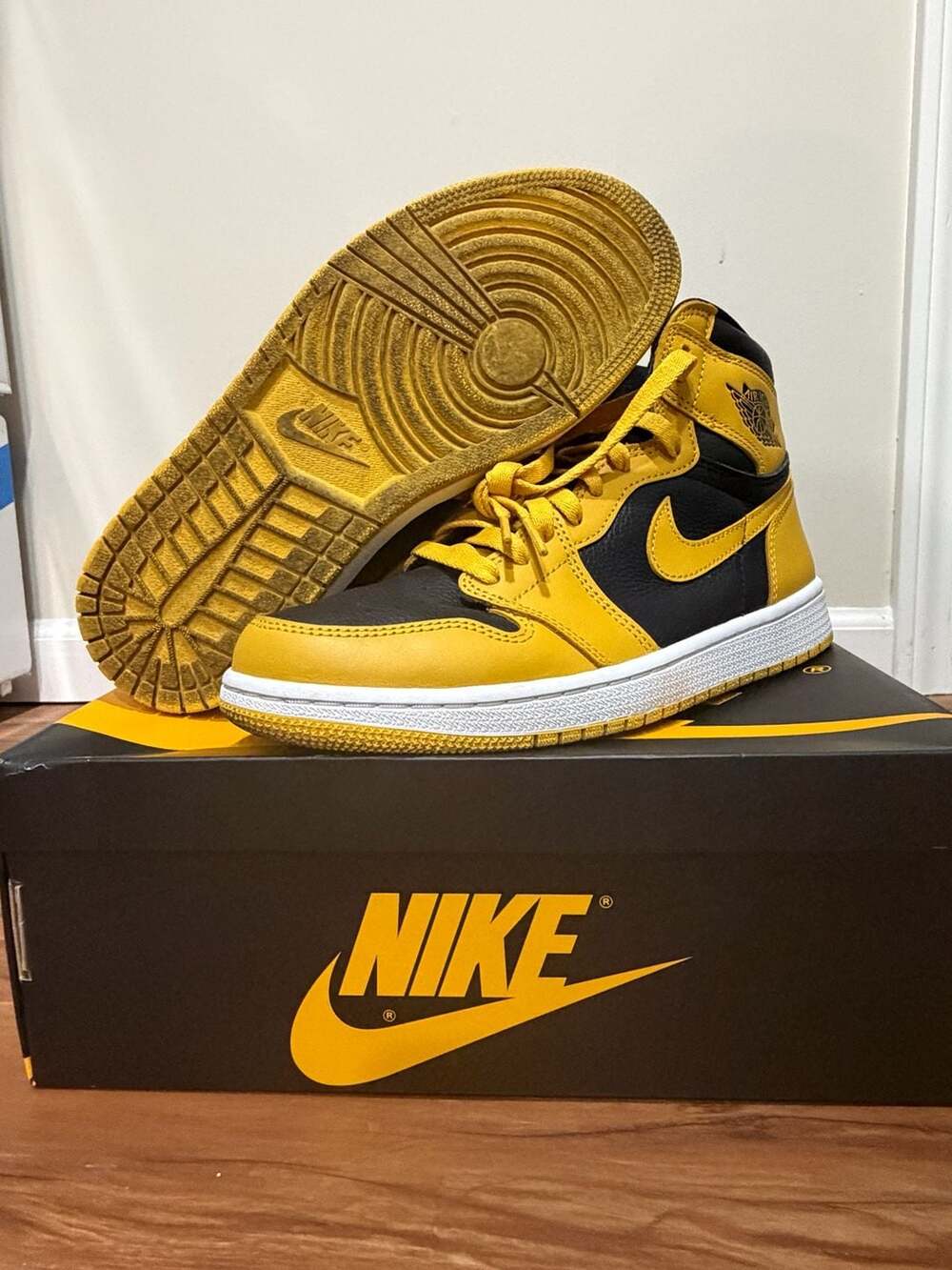Nike Air Jordan 1 Retro High OG Pollen Size 8.5
